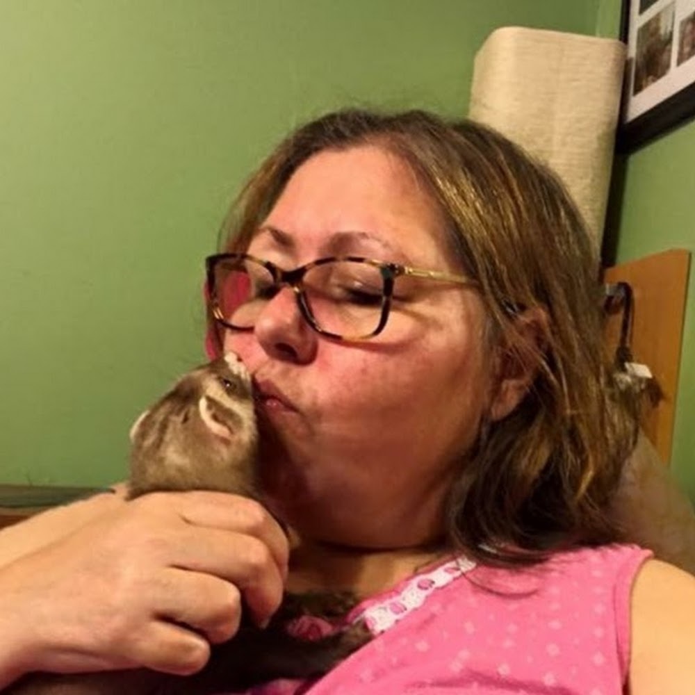 Meet your Posher, Lorie